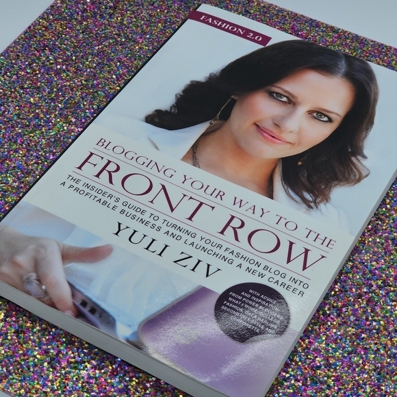 FASHION 2.0: Blogging Your Way To The Front Row by Yuli Ziv - Picture 2 of 3